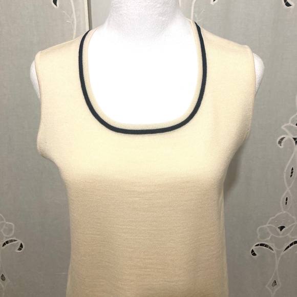 Escada Sleeveless Top, Cream and Black, Size 34 (Fits Like 2 or 4 US) - Picture 3 of 13